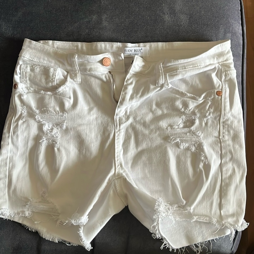 Women’s Judy Blue distressed shorts